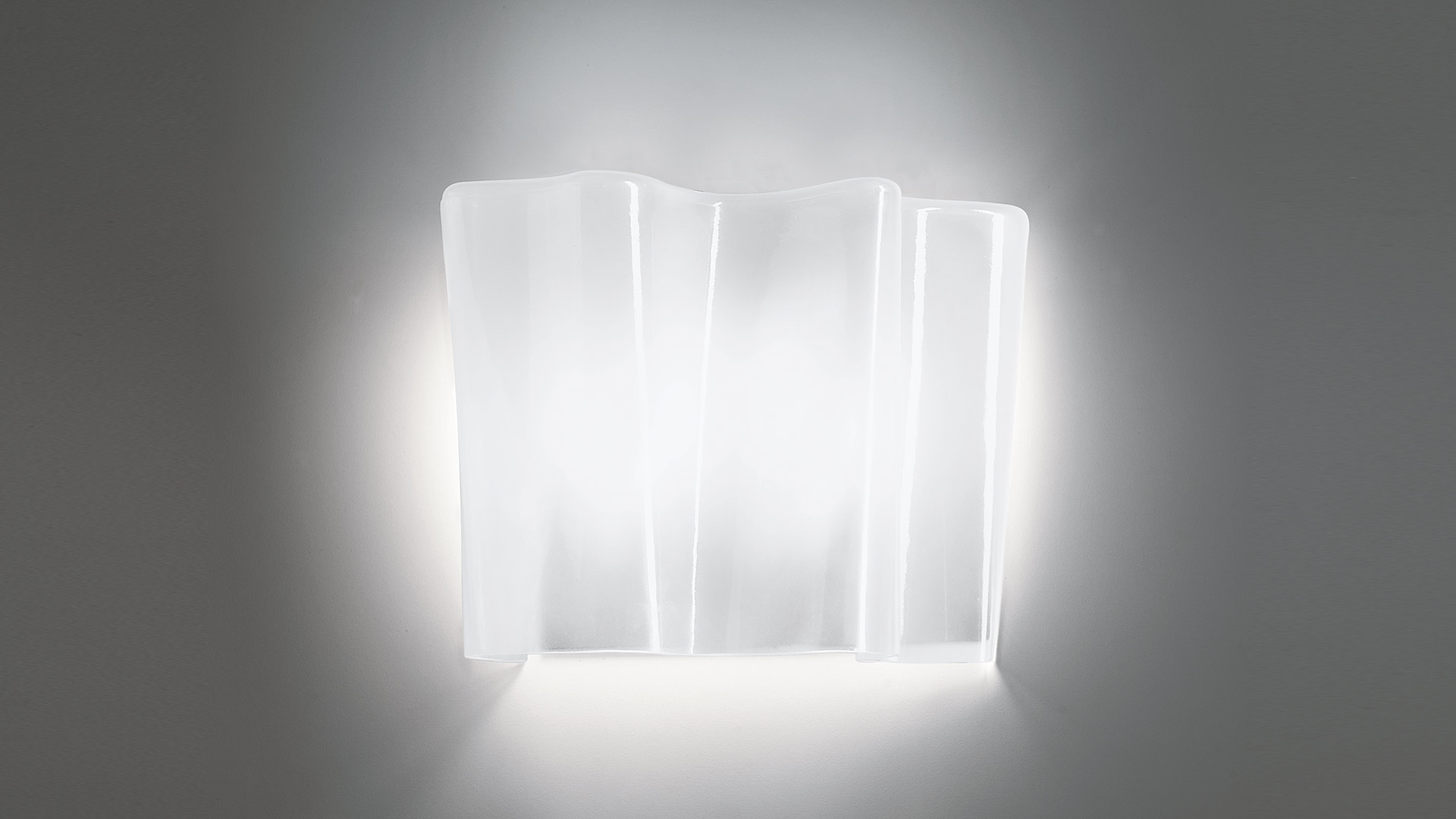 Logico Single Wall Lamp by Artemide Lamps Logico Single Wall Lamp by Artemide Lamps
