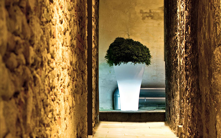 Ming High Outdoor Planter with Light by Serralunga Planters Illuminated