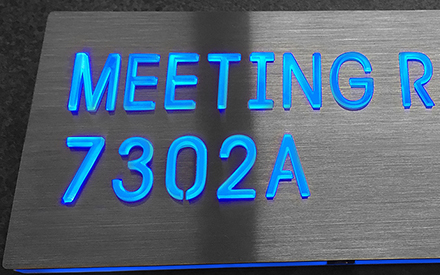 LUXELLO | LED DIRECTIONAL ROOM SIGNAGE WITH BLUE LED